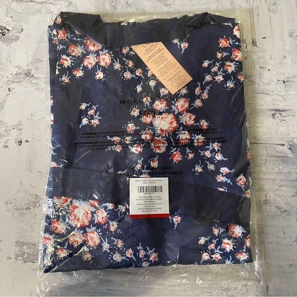 Morgan Lane Allie Robe - Navy Floral - Picture 3 of 6